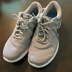 Nike Revolution 4 running shoe